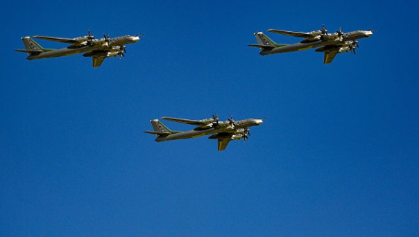 Самолеты дальней авиации России выполнили полеты над Арктикой