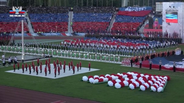 В Донецке с размахом отметили день рождения Республики. Представители 12 иностранных делегаций посетили Донецк