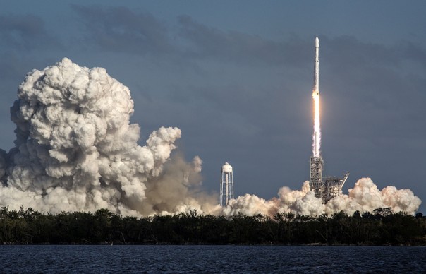 SpaceX заявила о готовности по заданию властей вывести в космос оружие