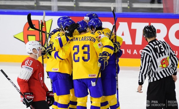 Сборная России вышла в четвертьфинал ЧМ после победы шведов над швейцарцами