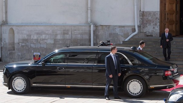 СМИ сравнили лимузины Путина и Трампа