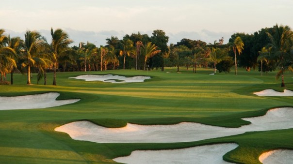 Неизвестный открыл стрельбу в гольф-клубе Трампа во Флориде