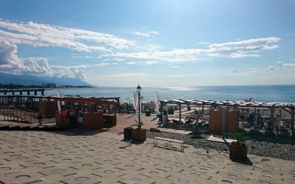 Пляж курорта «Роза Хутор» в Имеретинской долине отмечен Голубым флагом FEE