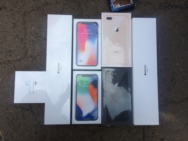 Украинские пограничники задержали мужчину который пытался провезти в ЛДНР iPhone и часы Apple