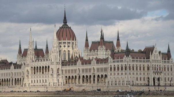 Венгрия продолжает мстительно вставлять Украине палки в колеса. Андрей Бабицкий