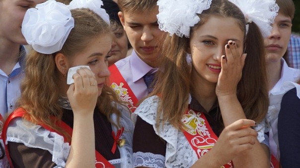 Не поддаются пропаганде: эксперт объяснил появление украинских школьников в советской форме