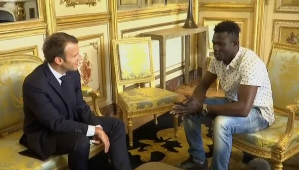 Отец ребёнка, спасённого в Париже мигрантом, в момент ЧП был занят Pokemon Go