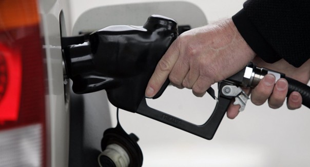 Запретить ввоз бензина из России предложили в Казахстане