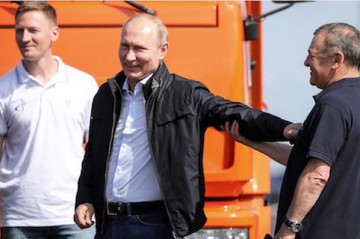 Путин свернул с дороги?