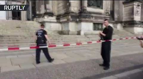 Полицейский открыл стрельбу в соборе в Берлине