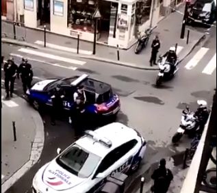 В Париже неизвестный захватил заложников. Один заложник ранен в голову, преступник требует встречи с послом Ирана