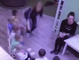 Бьют и "устраивают тёмную". Камеры сняли, как в детсаду на Алтае мучают малышей