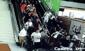 В Китае обрушился потолок на эскалатор, заполненный туристами