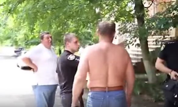 50 полицейских забирали Георгиевскую ленту у водителя в Кривом Роге