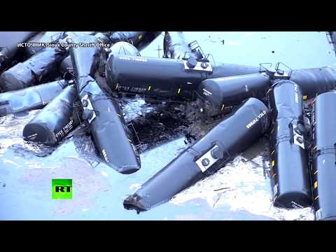 В США грузовой поезд с нефтью сошёл с рельсов