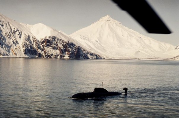 285 лет Северному флоту! "Наши подлодки подо льдами". Командующий Севфлотом заявил о субмаринах в Арктике