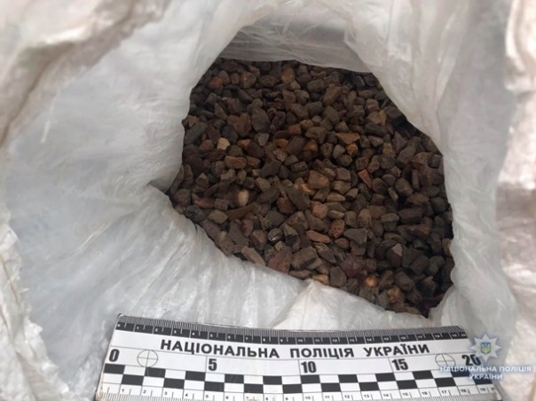 В Ровенской области изъяли пять мешков янтаря