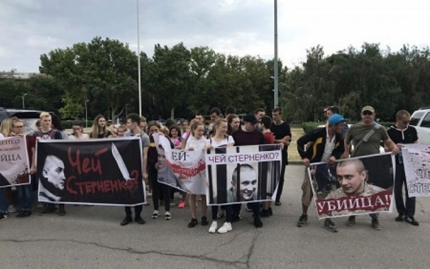 Одесские подростки требовали наказания для радикала Стерненко за убийство