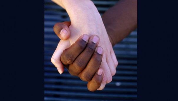 Мы своих должны рожать: депутат предостерегла девушек от межрасового секса