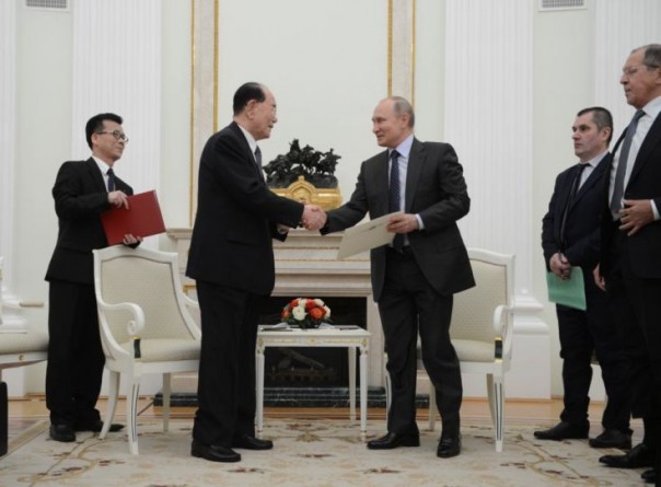 Глава парламента КНДР передал Путину письмо от Ким Чен Ына