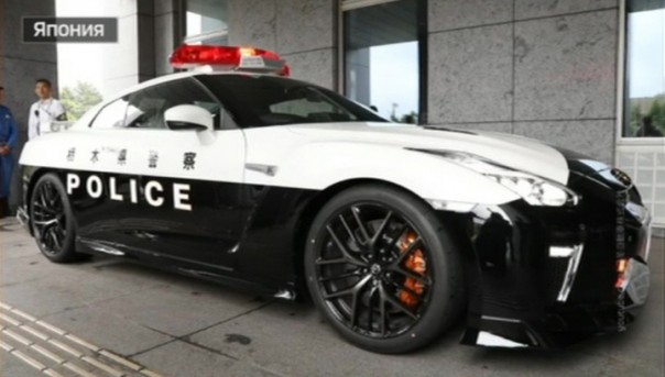 Японская полиция пересела на супермашины