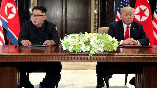 Новый виток дружбы: Трамп продлил санкции в отношении КНДР