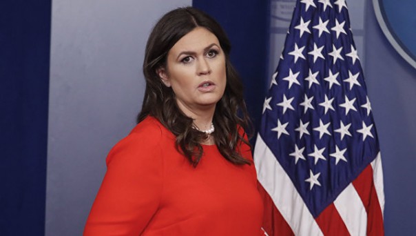 Пресс-секретаря Трампа отказались обслуживать в ресторане