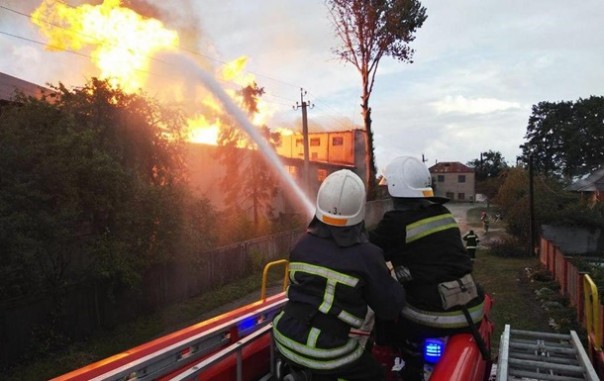 Пожар на спиртбазе в Тернопольской области | В Ровно горел грузовой поезд с дровами