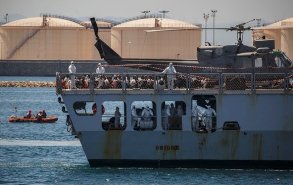 В Италии запретили спасателям помогать судам с беженцами | Береговая охрана Ливии спасла более 450 тонувших мигрантов