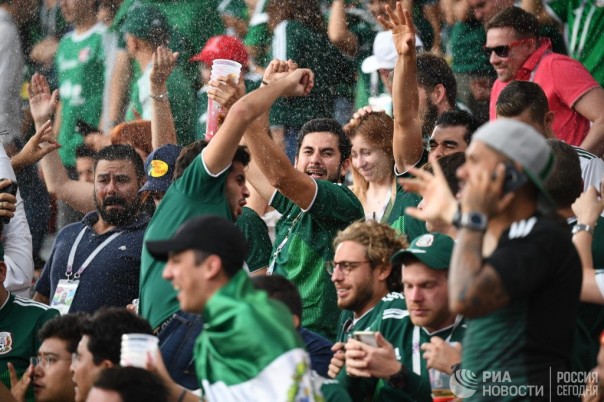 Мексиканцы передали пиво посольству Кореи в благодарность за победу над Германией