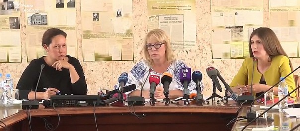 Украинская омбудсменша устроила в Москве цирк с вышиванкой и мовой