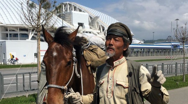 От Кавказа до Крайнего Севера: китаец  путешествует по России на коне