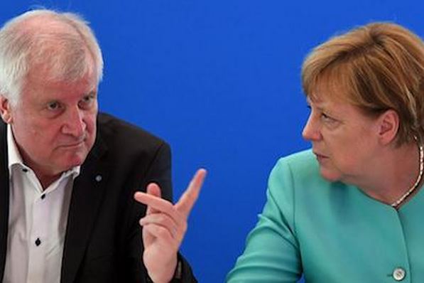 Меркель vs Зеехофер. Кто победил?