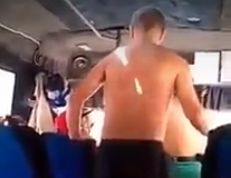 Цэевропа: Полуголый хулиган жестоко избил пассажиров маршрутки под Одессой (Видео 18+)