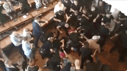 Драка в мэрии украинского города попала на видео