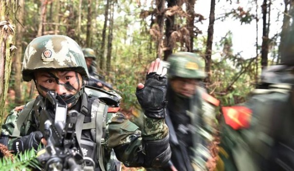 Китайцы изобрели "АК-47", стреляющий лазером