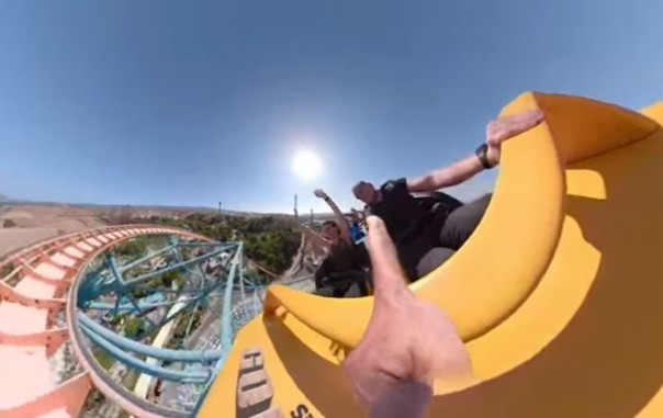 Сеть удивило курьезное видео с американских горок