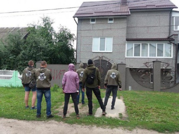Украинские нацисты запугали подростка