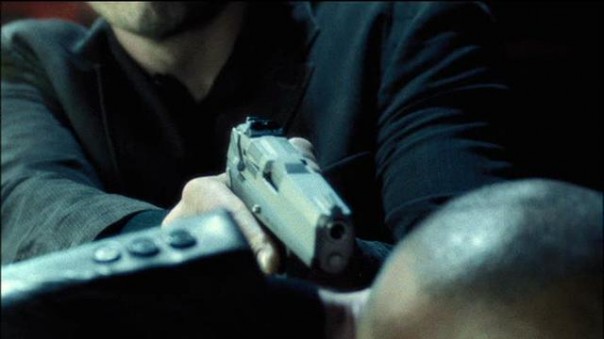 В Киеве со стрельбой похитили прохожего