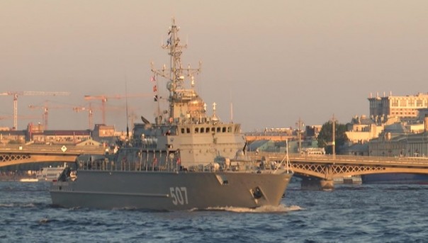 Военные моряки готовятся к Военно-Морскому параду в Петербурге