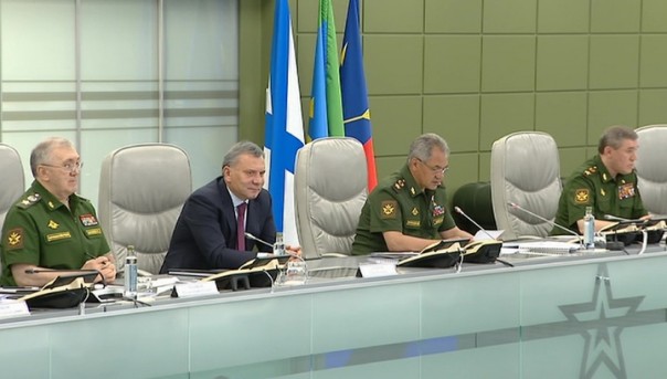 Шойгу рассказал об укреплении западных границ России 70 военными соединениями