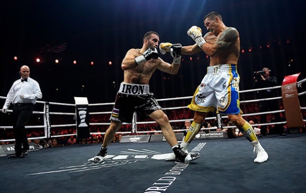 Соцсети высмеяли Порошенко за реакцию на победу боксера Усика