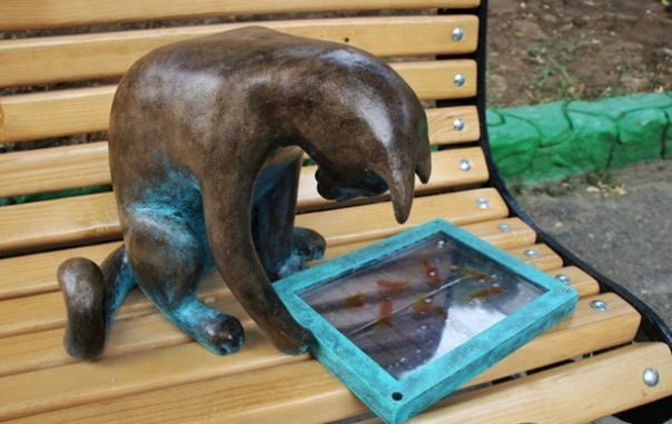 В Одессе украли памятник коту-геймеру