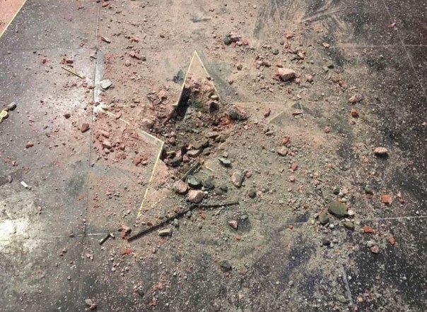 Вандал киркой разбил звезду Трампа на "Аллее славы" Голливуда