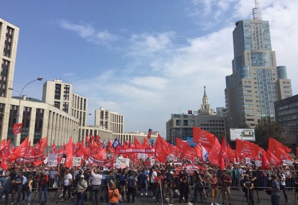 В центре Москвы прошёл многотысячный митинг против пенсионной реформы