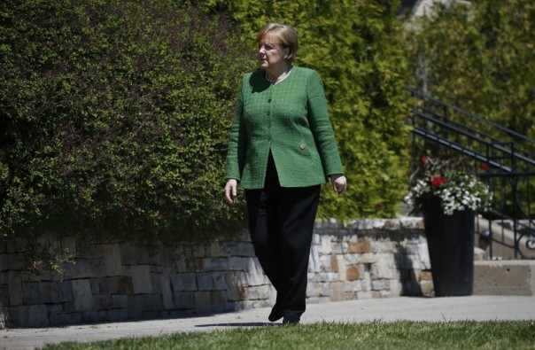 Тайная встреча Меркель с начальником Генштаба РФ всполошила Бундестаг