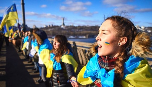 Разрушенная промышленность и отсутствие перспектив:  нардеп рассказал, как Запад превращает украинцев в прислугу