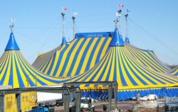 «Кочующее шапито»:  Украина из последних сил пытается угодить Европе