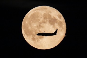 Более половины россиян назвали фейком высадку американцев на Луну