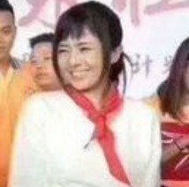 Японская порнозвезда в пионерском галстуке взбудоражила молодежь Китая